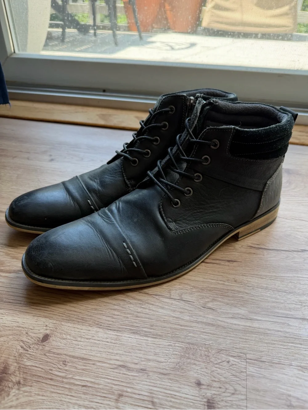 Steve Madden Black Leather Chukka Boots